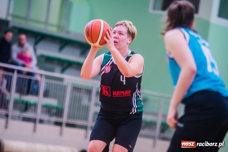 Zdjęcie w galerii na portalu naszraciborz.pl: Do czternastu razy sztuka. Koszykarki RKK AZS Racibórz z pierwszą wygraną w sezonie wiadomości z regionu
