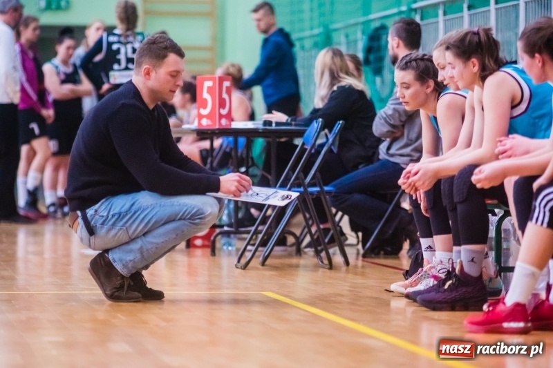Zdjęcie w galerii na portalu naszraciborz.pl: Do czternastu razy sztuka. Koszykarki RKK AZS Racibórz z pierwszą wygraną w sezonie wiadomości z regionu