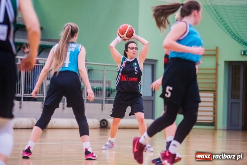Zdjęcie w galerii na portalu naszraciborz.pl: Do czternastu razy sztuka. Koszykarki RKK AZS Racibórz z pierwszą wygraną w sezonie wiadomości z regionu