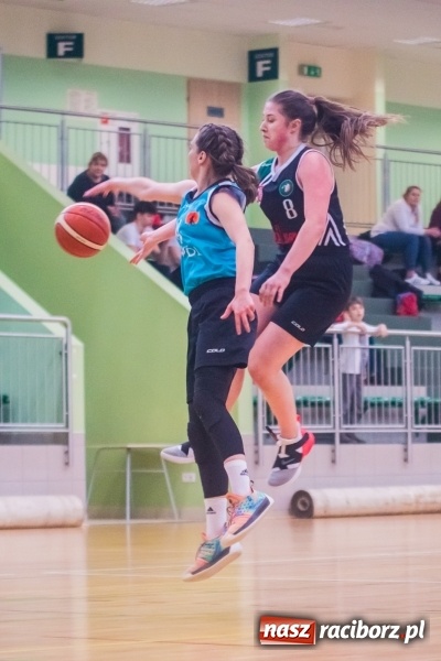 Zdjęcie w galerii na portalu naszraciborz.pl: Do czternastu razy sztuka. Koszykarki RKK AZS Racibórz z pierwszą wygraną w sezonie wiadomości z regionu
