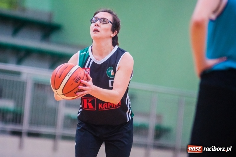Zdjęcie w galerii na portalu naszraciborz.pl: Do czternastu razy sztuka. Koszykarki RKK AZS Racibórz z pierwszą wygraną w sezonie wiadomości z regionu