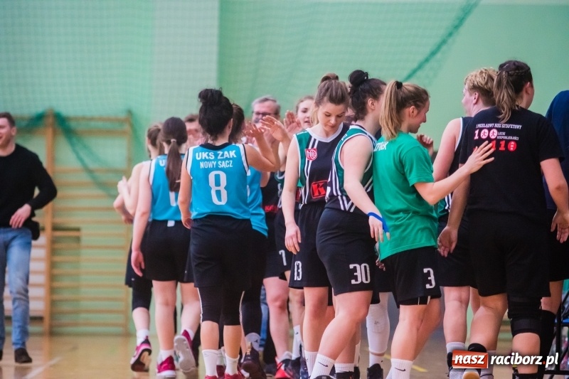 Zdjęcie w galerii na portalu naszraciborz.pl: Do czternastu razy sztuka. Koszykarki RKK AZS Racibórz z pierwszą wygraną w sezonie wiadomości z regionu
