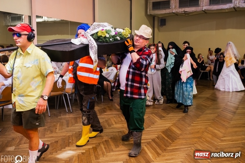 Zdjęcie w galerii na portalu naszraciborz.pl: Krzanowice zapraszają na pogrzeb basa  wiadomości z regionu