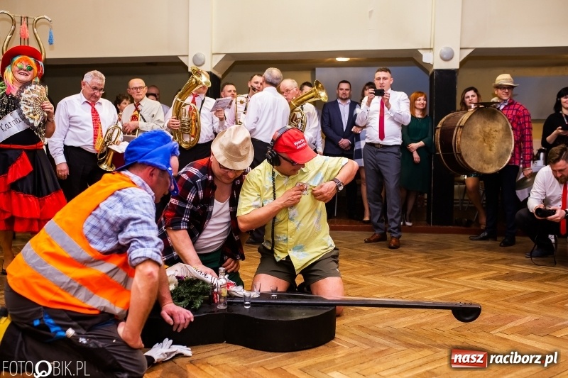 Zdjęcie w galerii na portalu naszraciborz.pl: Krzanowice zapraszają na pogrzeb basa  wiadomości z regionu