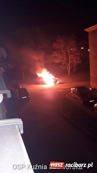 Zdjęcie w galerii na portalu naszraciborz.pl: Niespokojna noc strażaków. Spalone auto i pożar domu wiadomości z regionu