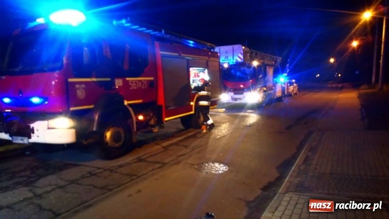 Zdjęcie w galerii na portalu naszraciborz.pl: Niespokojna noc strażaków. Spalone auto i pożar domu wiadomości z regionu