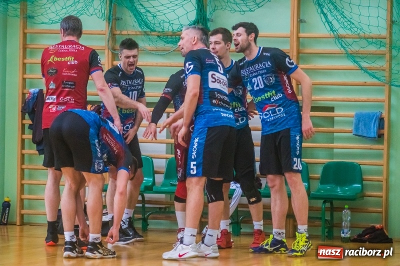 Zdjęcie w galerii na portalu naszraciborz.pl: Niedzielne emocje w Raciborskiej Lidze Piłki Siatkowej wiadomości z regionu