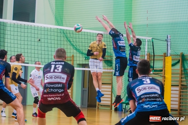 Zdjęcie w galerii na portalu naszraciborz.pl: Niedzielne emocje w Raciborskiej Lidze Piłki Siatkowej wiadomości z regionu