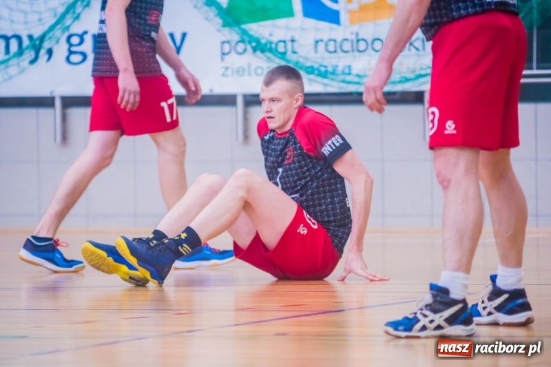 Zdjęcie w galerii na portalu naszraciborz.pl: Niedzielne emocje w Raciborskiej Lidze Piłki Siatkowej wiadomości z regionu