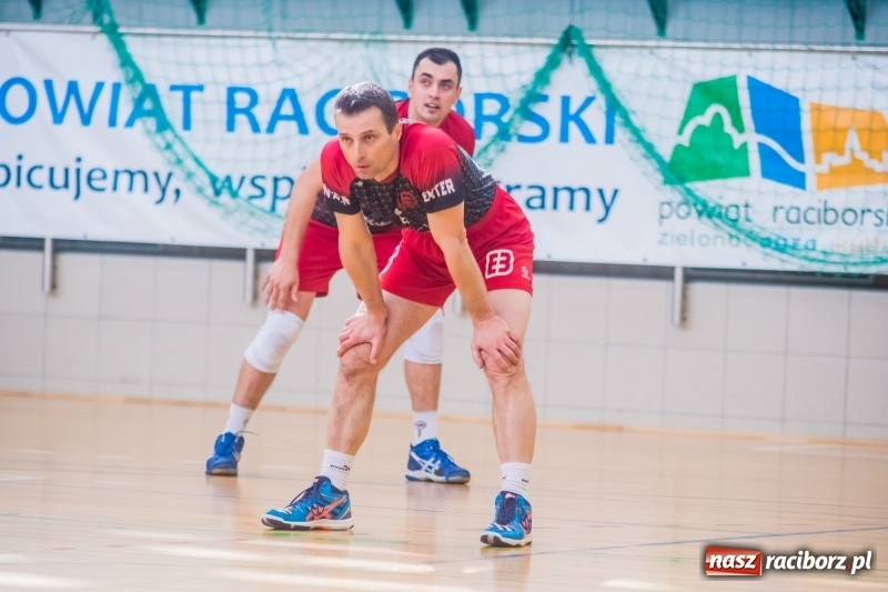 Zdjęcie w galerii na portalu naszraciborz.pl: Niedzielne emocje w Raciborskiej Lidze Piłki Siatkowej wiadomości z regionu