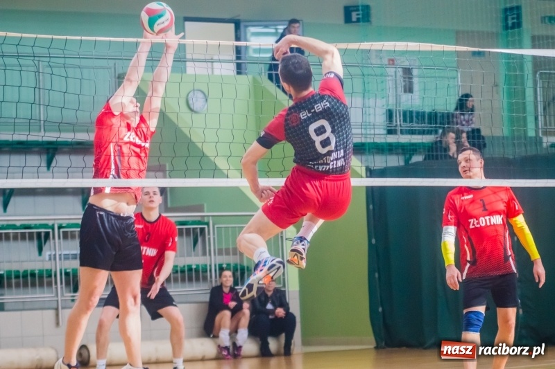 Zdjęcie w galerii na portalu naszraciborz.pl: Niedzielne emocje w Raciborskiej Lidze Piłki Siatkowej wiadomości z regionu