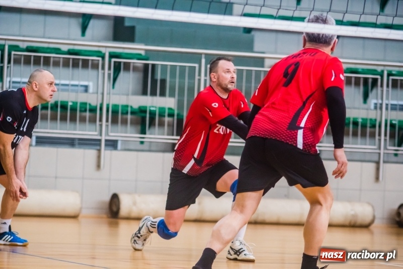 Zdjęcie w galerii na portalu naszraciborz.pl: Niedzielne emocje w Raciborskiej Lidze Piłki Siatkowej wiadomości z regionu