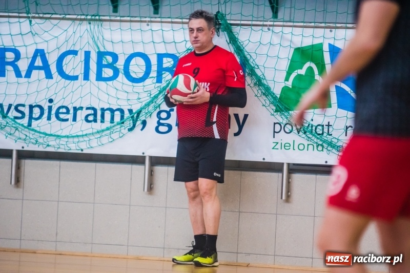 Zdjęcie w galerii na portalu naszraciborz.pl: Niedzielne emocje w Raciborskiej Lidze Piłki Siatkowej wiadomości z regionu