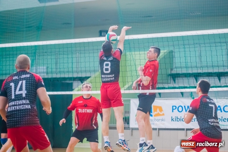 Zdjęcie w galerii na portalu naszraciborz.pl: Niedzielne emocje w Raciborskiej Lidze Piłki Siatkowej wiadomości z regionu