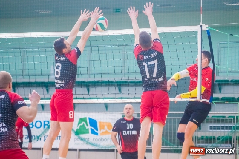 Zdjęcie w galerii na portalu naszraciborz.pl: Niedzielne emocje w Raciborskiej Lidze Piłki Siatkowej wiadomości z regionu