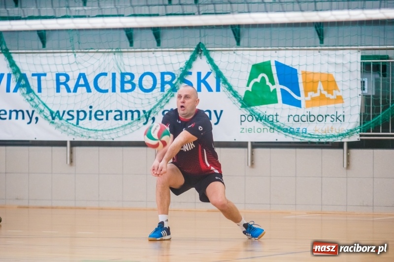 Zdjęcie w galerii na portalu naszraciborz.pl: Niedzielne emocje w Raciborskiej Lidze Piłki Siatkowej wiadomości z regionu