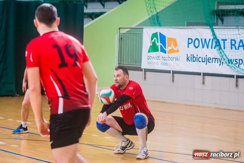 Zdjęcie w galerii na portalu naszraciborz.pl: Niedzielne emocje w Raciborskiej Lidze Piłki Siatkowej wiadomości z regionu