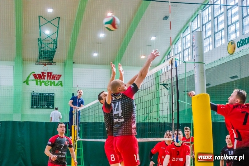 Zdjęcie w galerii na portalu naszraciborz.pl: Niedzielne emocje w Raciborskiej Lidze Piłki Siatkowej wiadomości z regionu