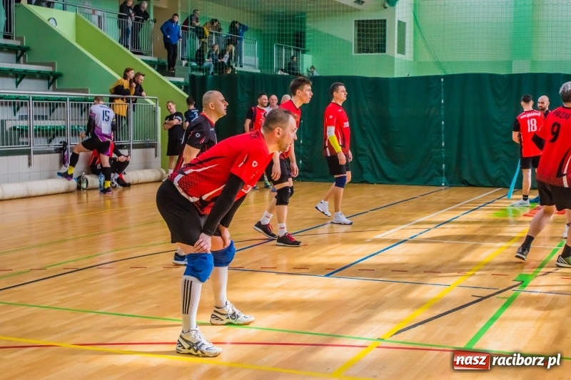 Zdjęcie w galerii na portalu naszraciborz.pl: Niedzielne emocje w Raciborskiej Lidze Piłki Siatkowej wiadomości z regionu