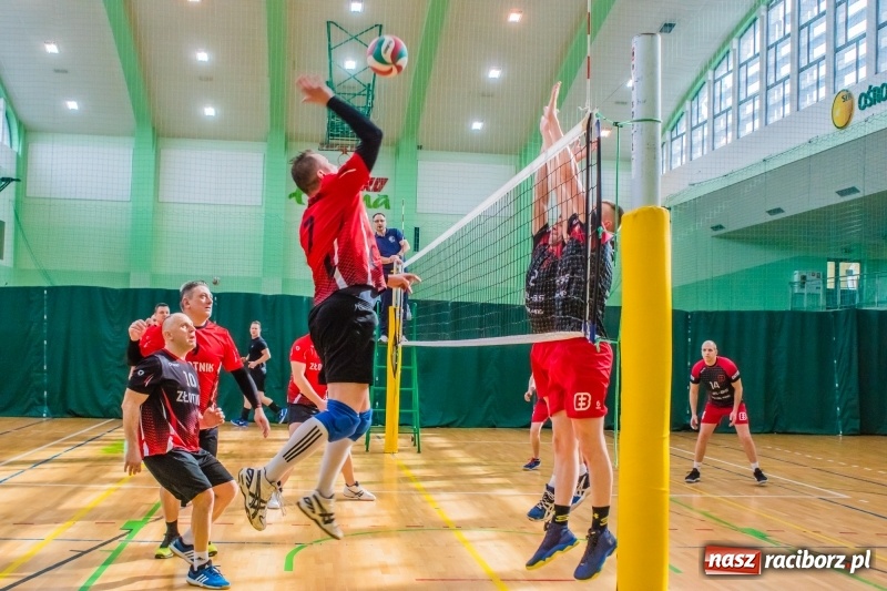Zdjęcie w galerii na portalu naszraciborz.pl: Niedzielne emocje w Raciborskiej Lidze Piłki Siatkowej wiadomości z regionu