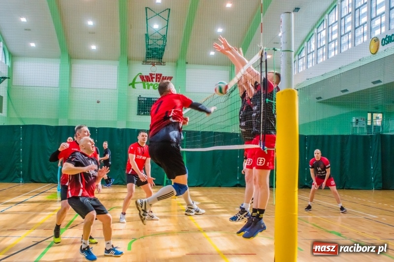 Zdjęcie w galerii na portalu naszraciborz.pl: Niedzielne emocje w Raciborskiej Lidze Piłki Siatkowej wiadomości z regionu
