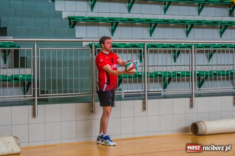 Zdjęcie w galerii na portalu naszraciborz.pl: Niedzielne emocje w Raciborskiej Lidze Piłki Siatkowej wiadomości z regionu