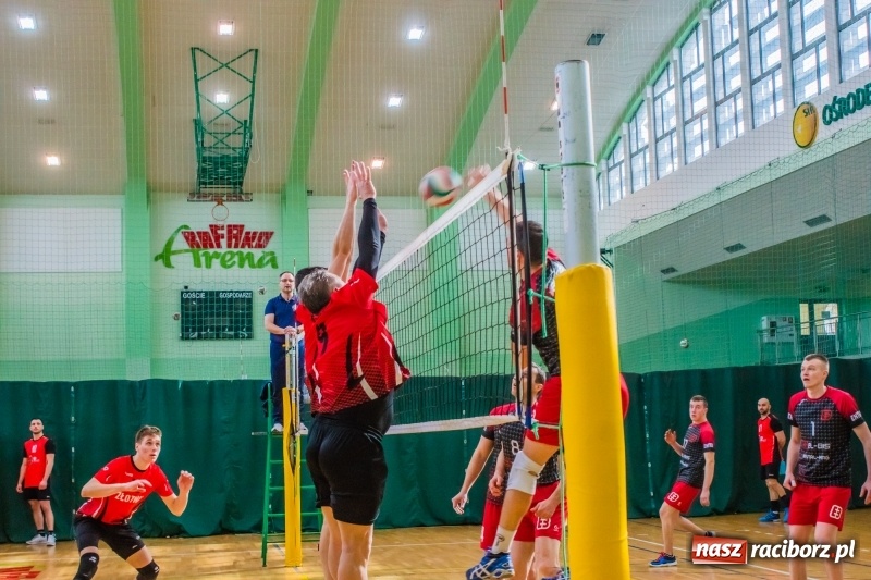 Zdjęcie w galerii na portalu naszraciborz.pl: Niedzielne emocje w Raciborskiej Lidze Piłki Siatkowej wiadomości z regionu