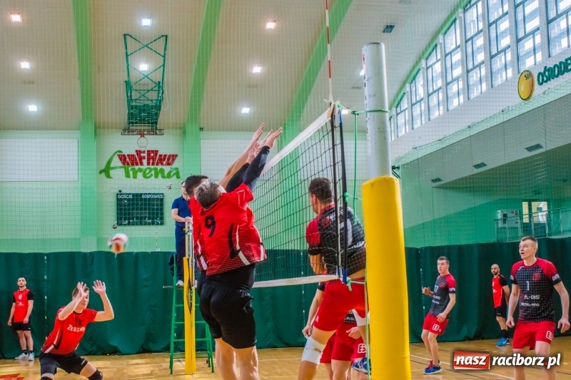 Zdjęcie w galerii na portalu naszraciborz.pl: Niedzielne emocje w Raciborskiej Lidze Piłki Siatkowej wiadomości z regionu