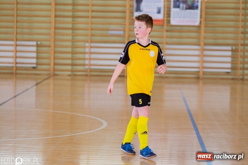 Zdjęcie w galerii na portalu naszraciborz.pl: Rywalizacja żaków w Pietrowicach Wielkich, czyli XVI Zimowa Liga Halowa im. Zbigniewa Oszka wiadomości z regionu