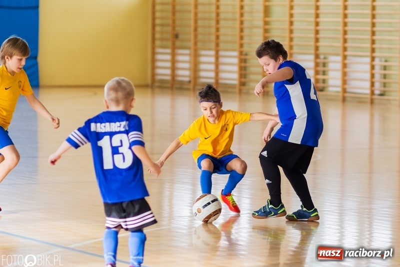 Zdjęcie w galerii na portalu naszraciborz.pl: Rywalizacja żaków w Pietrowicach Wielkich, czyli XVI Zimowa Liga Halowa im. Zbigniewa Oszka wiadomości z regionu
