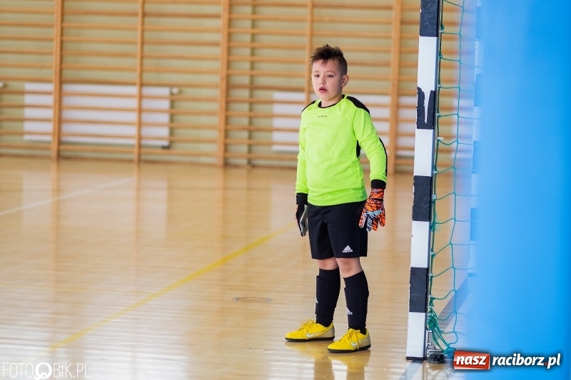 Zdjęcie w galerii na portalu naszraciborz.pl: Rywalizacja żaków w Pietrowicach Wielkich, czyli XVI Zimowa Liga Halowa im. Zbigniewa Oszka wiadomości z regionu