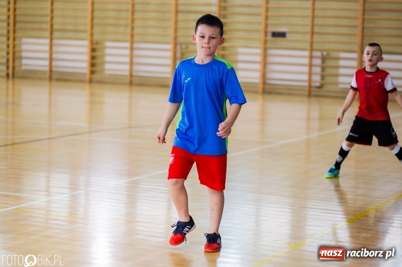 Zdjęcie w galerii na portalu naszraciborz.pl: Rywalizacja żaków w Pietrowicach Wielkich, czyli XVI Zimowa Liga Halowa im. Zbigniewa Oszka wiadomości z regionu