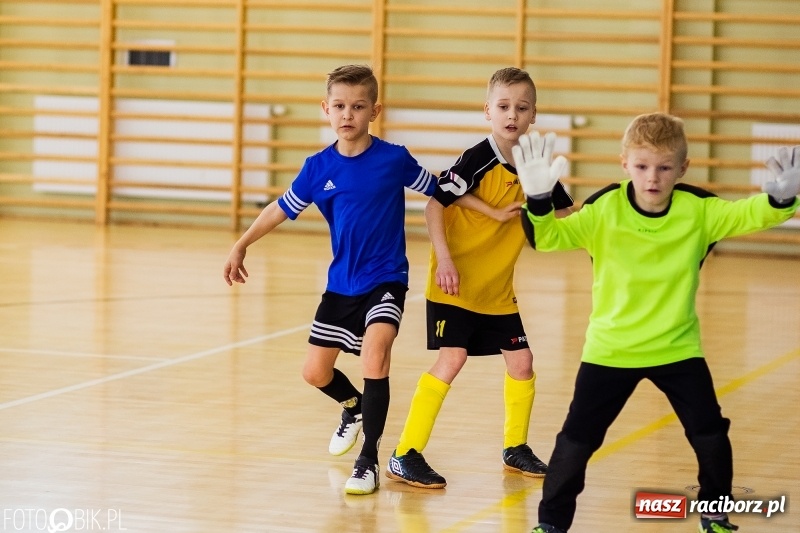 Zdjęcie w galerii na portalu naszraciborz.pl: Rywalizacja żaków w Pietrowicach Wielkich, czyli XVI Zimowa Liga Halowa im. Zbigniewa Oszka wiadomości z regionu