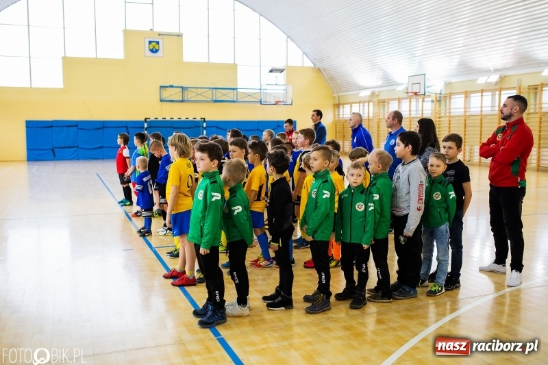 Zdjęcie w galerii na portalu naszraciborz.pl: Rywalizacja żaków w Pietrowicach Wielkich, czyli XVI Zimowa Liga Halowa im. Zbigniewa Oszka wiadomości z regionu