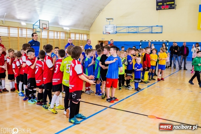 Zdjęcie w galerii na portalu naszraciborz.pl: Rywalizacja żaków w Pietrowicach Wielkich, czyli XVI Zimowa Liga Halowa im. Zbigniewa Oszka wiadomości z regionu