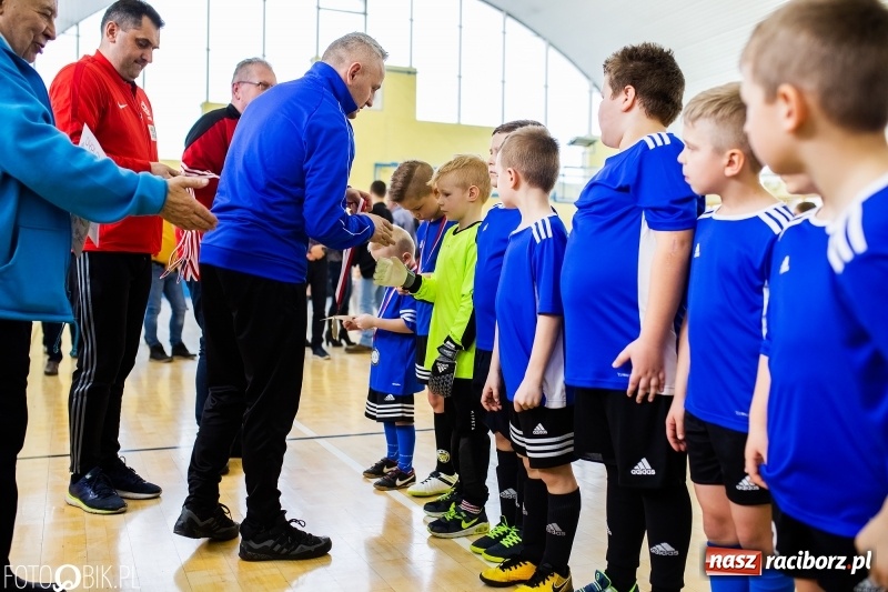Zdjęcie w galerii na portalu naszraciborz.pl: Rywalizacja żaków w Pietrowicach Wielkich, czyli XVI Zimowa Liga Halowa im. Zbigniewa Oszka wiadomości z regionu