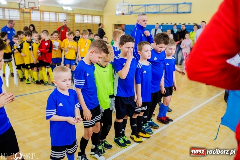 Zdjęcie w galerii na portalu naszraciborz.pl: Rywalizacja żaków w Pietrowicach Wielkich, czyli XVI Zimowa Liga Halowa im. Zbigniewa Oszka wiadomości z regionu