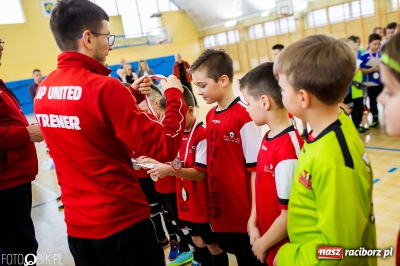 Zdjęcie w galerii na portalu naszraciborz.pl: Rywalizacja żaków w Pietrowicach Wielkich, czyli XVI Zimowa Liga Halowa im. Zbigniewa Oszka wiadomości z regionu