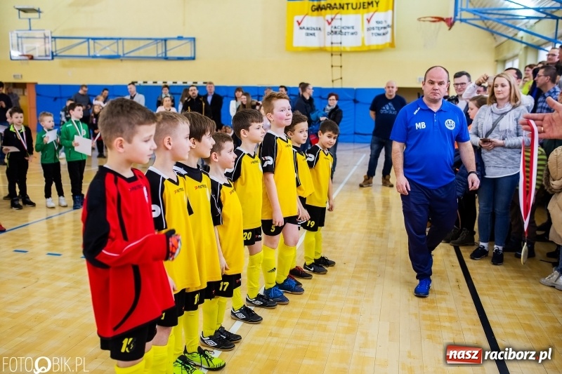Zdjęcie w galerii na portalu naszraciborz.pl: Rywalizacja żaków w Pietrowicach Wielkich, czyli XVI Zimowa Liga Halowa im. Zbigniewa Oszka wiadomości z regionu