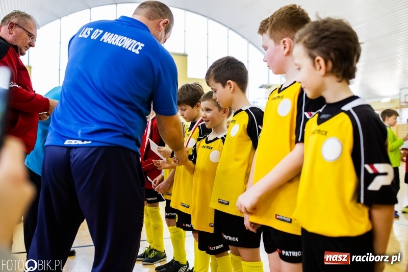Zdjęcie w galerii na portalu naszraciborz.pl: Rywalizacja żaków w Pietrowicach Wielkich, czyli XVI Zimowa Liga Halowa im. Zbigniewa Oszka wiadomości z regionu