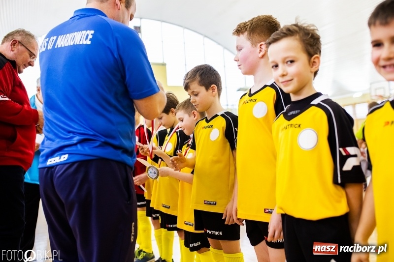 Zdjęcie w galerii na portalu naszraciborz.pl: Rywalizacja żaków w Pietrowicach Wielkich, czyli XVI Zimowa Liga Halowa im. Zbigniewa Oszka wiadomości z regionu