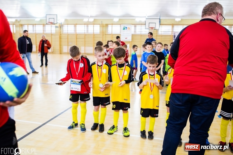 Zdjęcie w galerii na portalu naszraciborz.pl: Rywalizacja żaków w Pietrowicach Wielkich, czyli XVI Zimowa Liga Halowa im. Zbigniewa Oszka wiadomości z regionu