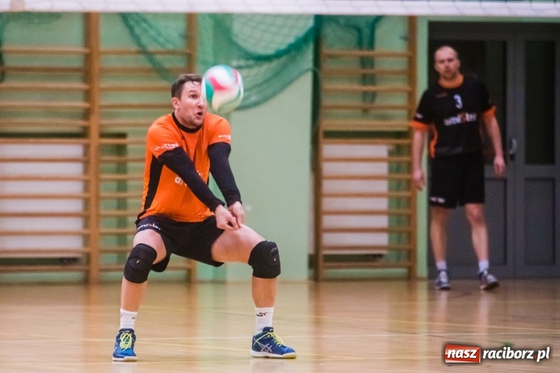 Zdjęcie w galerii na portalu naszraciborz.pl: Pięciosetowy maraton Rafako z Gwiazdą wiadomości z regionu