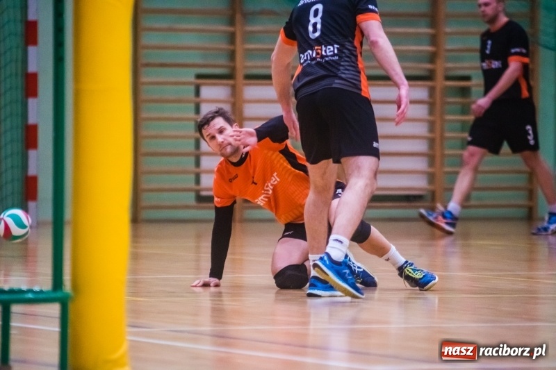 Zdjęcie w galerii na portalu naszraciborz.pl: Pięciosetowy maraton Rafako z Gwiazdą wiadomości z regionu