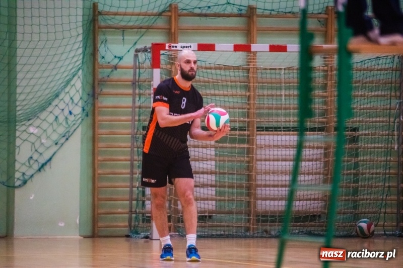 Zdjęcie w galerii na portalu naszraciborz.pl: Pięciosetowy maraton Rafako z Gwiazdą wiadomości z regionu