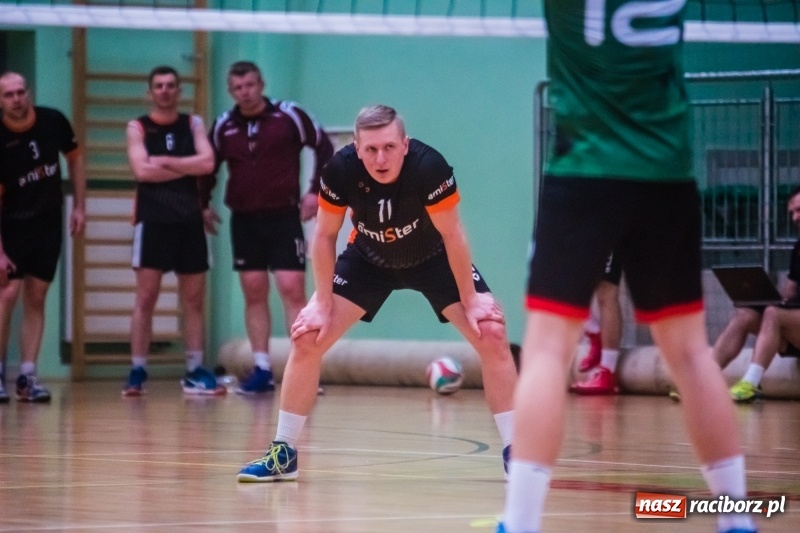 Zdjęcie w galerii na portalu naszraciborz.pl: Pięciosetowy maraton Rafako z Gwiazdą wiadomości z regionu