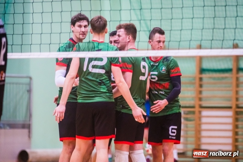 Zdjęcie w galerii na portalu naszraciborz.pl: Pięciosetowy maraton Rafako z Gwiazdą wiadomości z regionu