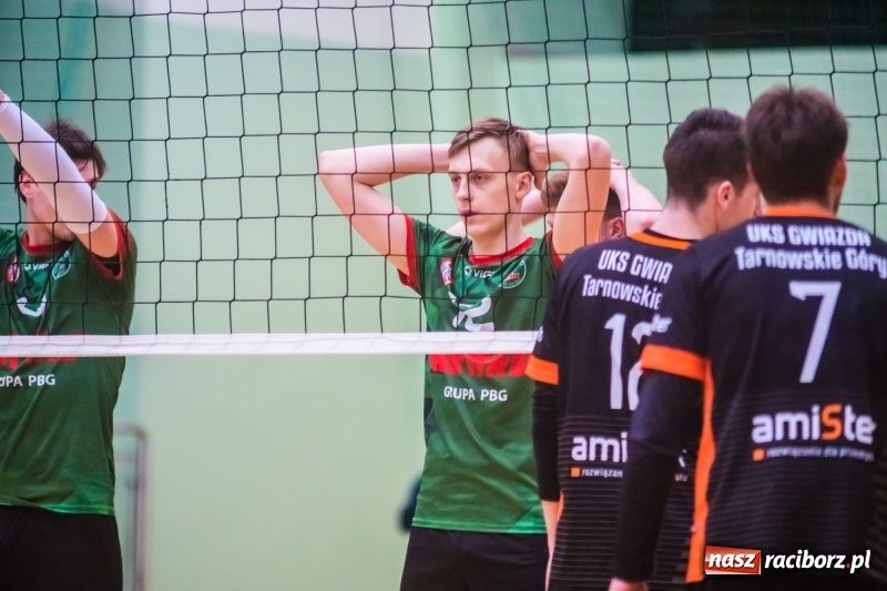 Zdjęcie w galerii na portalu naszraciborz.pl: Pięciosetowy maraton Rafako z Gwiazdą wiadomości z regionu