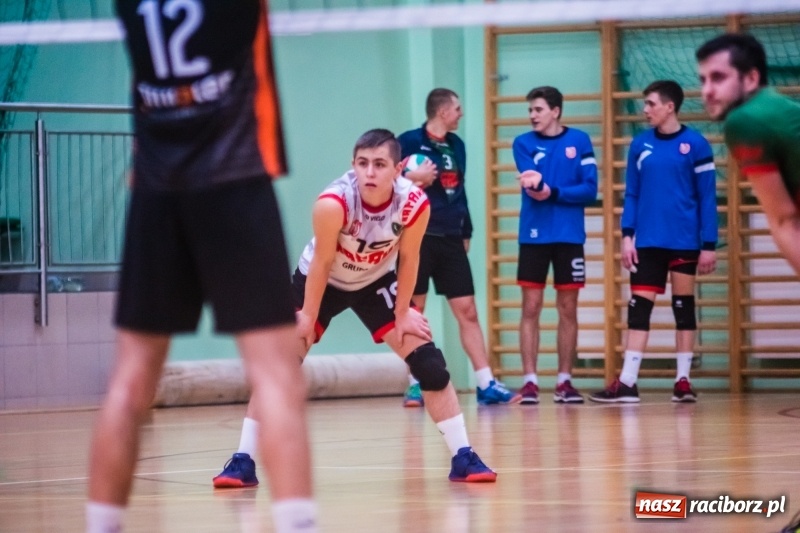 Zdjęcie w galerii na portalu naszraciborz.pl: Pięciosetowy maraton Rafako z Gwiazdą wiadomości z regionu