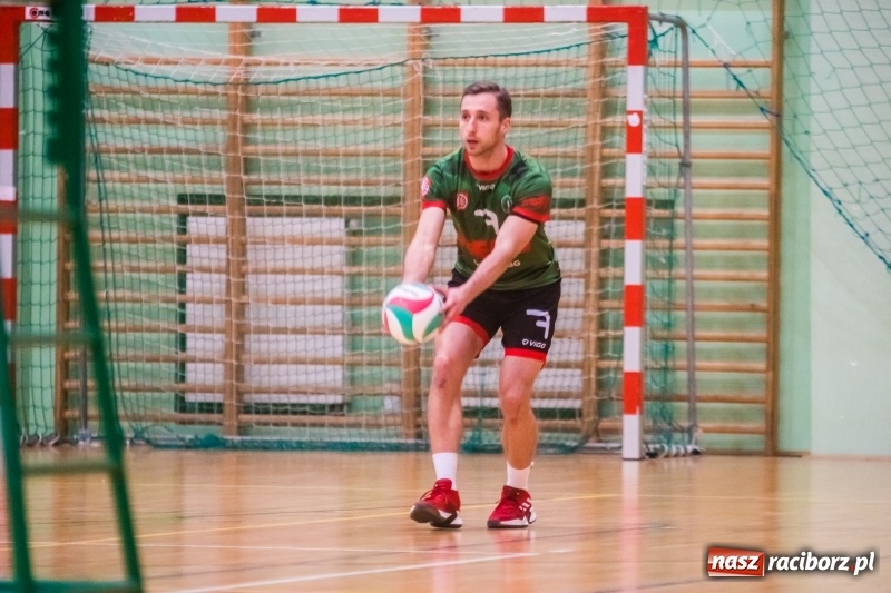 Zdjęcie w galerii na portalu naszraciborz.pl: Pięciosetowy maraton Rafako z Gwiazdą wiadomości z regionu